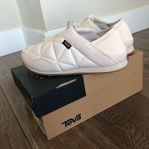 Teva ReEmber shoes NBW and NWT!!